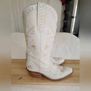 Dingo- DI 939- Full Bloom - Womens Boots Size 7.5 M.